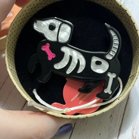 Erstwilder Doggo Darkness Brooch (2018), Halloween Skeleton Brooch, NWT - Picture 1 of 6